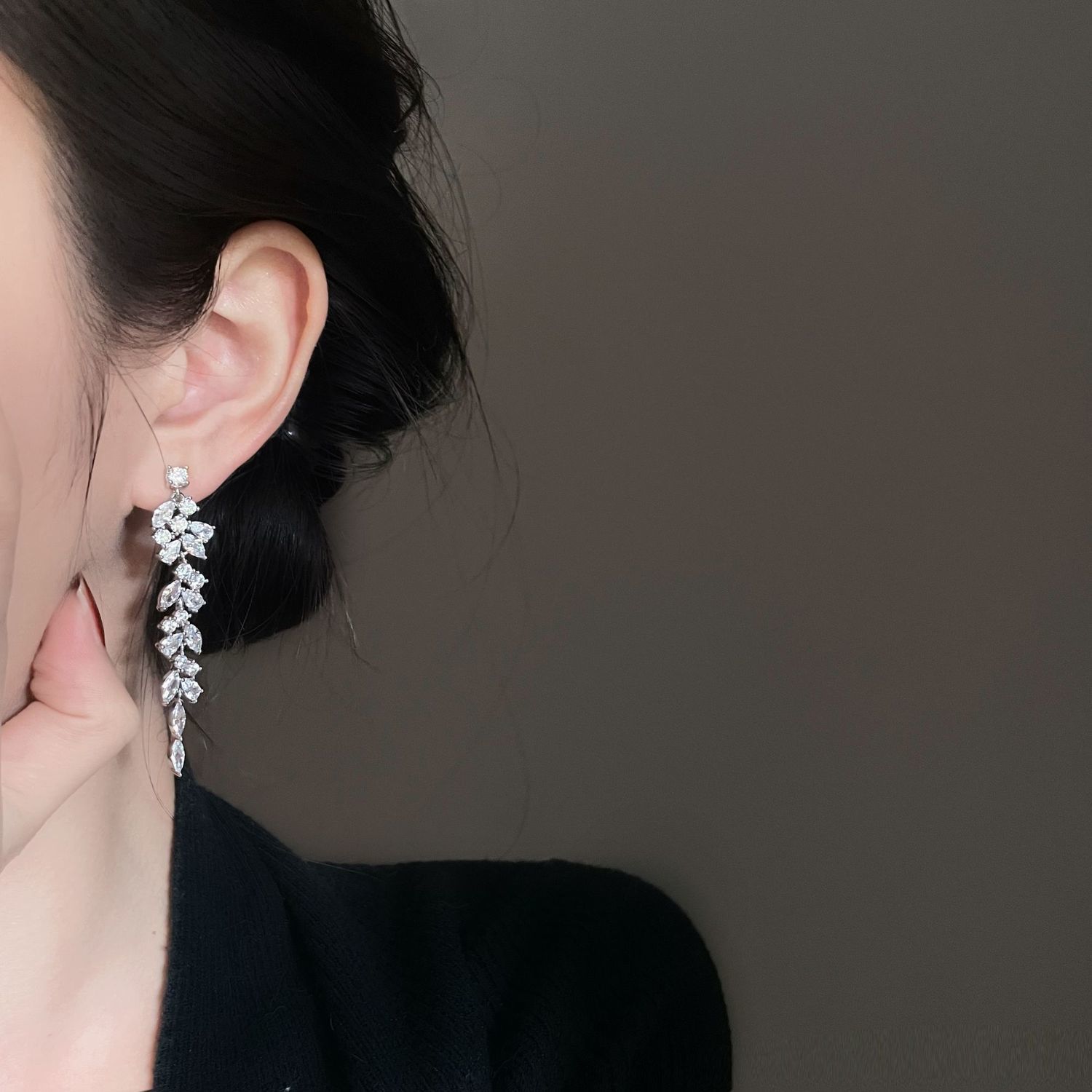 Las borlas de la cara cuadrada son delgadas y de alta calidad, pendientes de circón, nicho femenino, diseño de lujo ligero, temperamento, todos los partidos, pendientes exquisitos