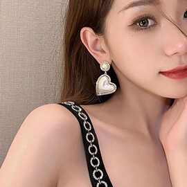 气质个性微镶闪钻爱心耳钉银针新款潮时尚轻奢高级感网红小众耳饰