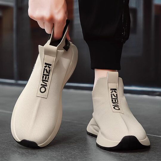 Socks and Shoes for Men, Summer Shoes, New Style, Fly-Knit Mesh, Breathable, Non-Stuffy, Sports Running Shoes