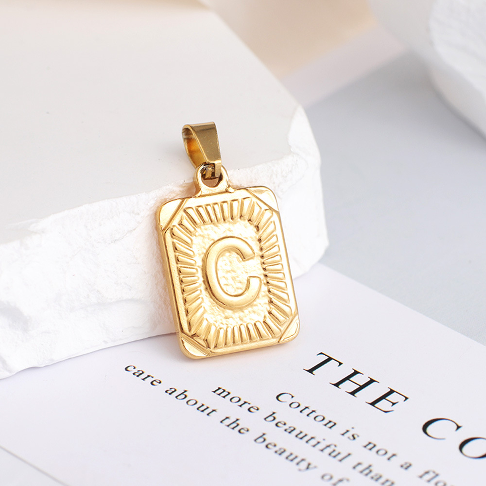 Colgante de acero inoxidable de moda europea y americana, 26 letras mayúsculas del alfabeto inglés, etiqueta de acero titanio galvanizado, colgante para joyería DIY