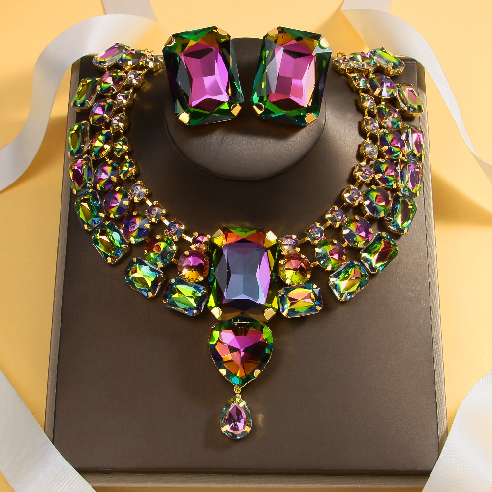 Venta caliente en Europa y América Conjunto de joyas multicolores Pendientes cuadrados Gota de agua multicapa Cadena de clavícula Joyas Jewelry set