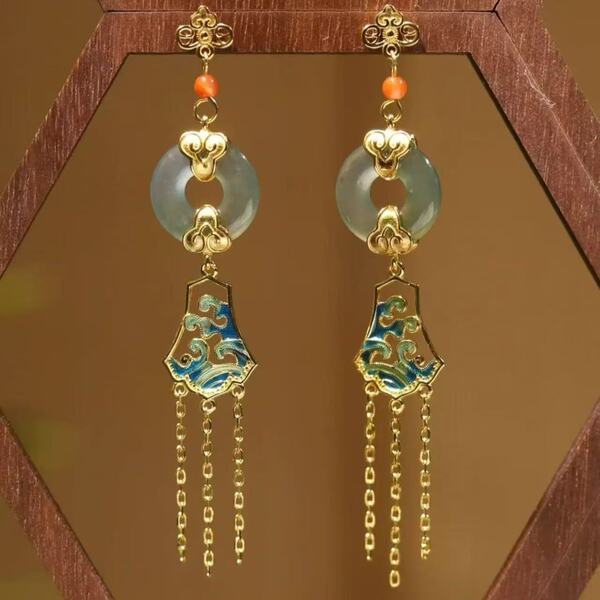Retro ethnic elegant earrings with tassels