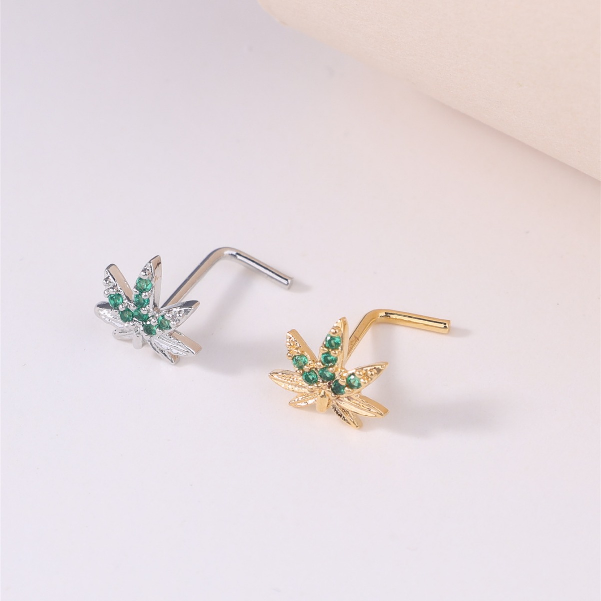 Green Diamond Maple Leaf Stud Zircon Ring Unisex Jewelry_voghion.com