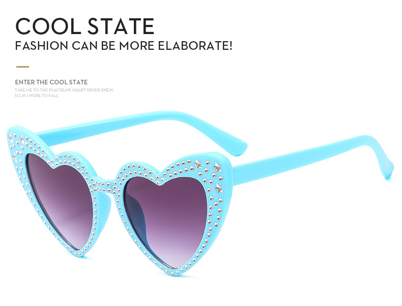 Occhiali da sole a cuore per donna eleganti con strass alla moda_voghion.com