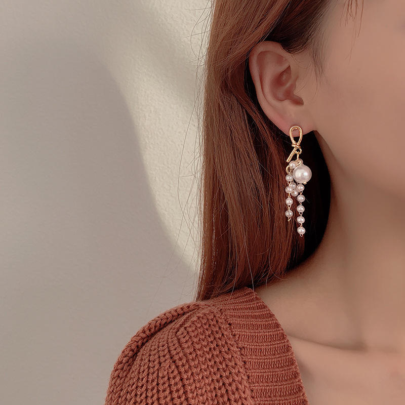 Elegant earrings pearl