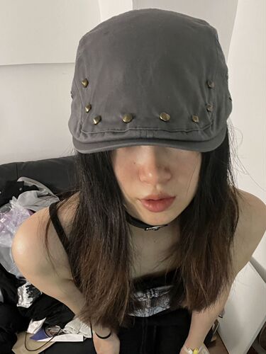 South Korean niche spike forward caps for women, Japanese retro Y2K spicy girls, backwards artist berets, bucket hats
