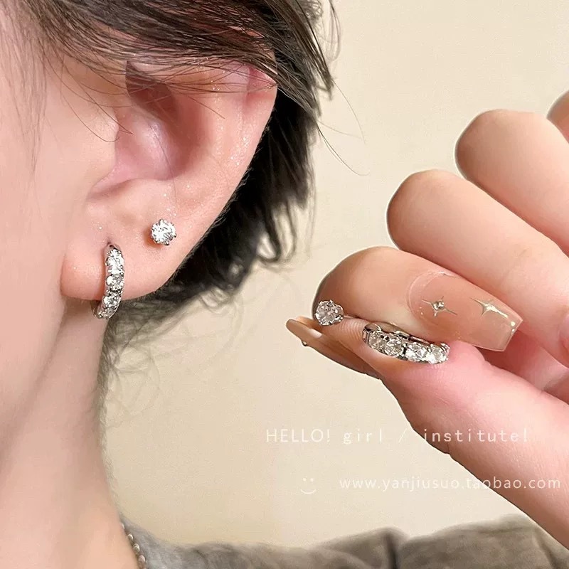 Single diamond rhinestone circle double piercing earrings [silver needle]