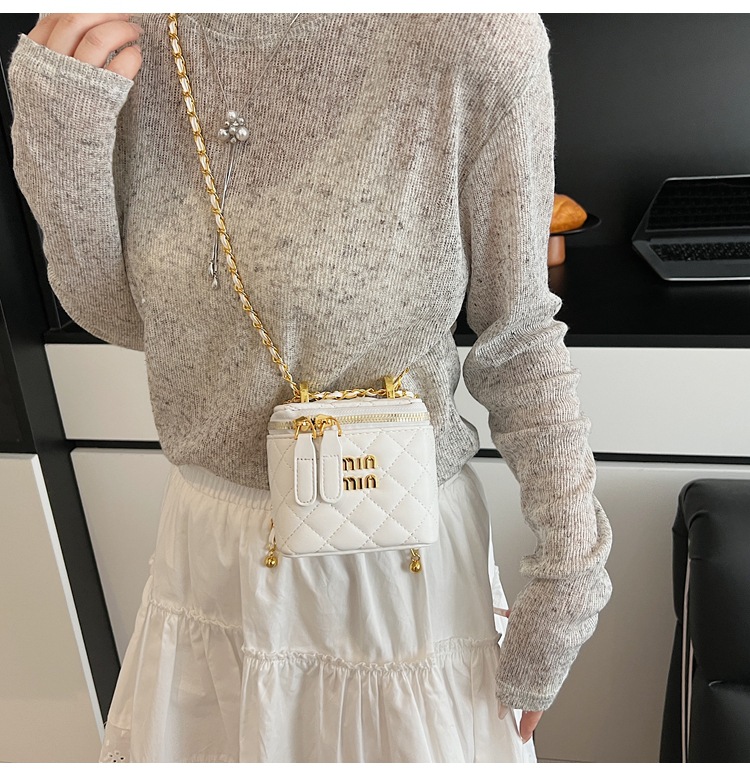 Little Bag Women 2025 Summer New Fashion diamond-shaped chain patent leather crossbody bag, versatile single-shoulder hand-carry bucket bag undefined