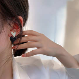 韩国东大门S925银针小众设计感气质爱心耳钉时尚简约百搭网红耳环