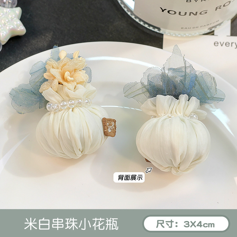 米白串珠小花瓶 / 无胸针款