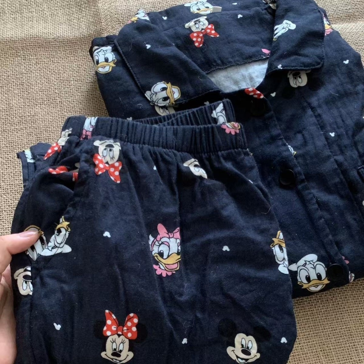 Qara karikatur siçan pambıq ikiqat gazlı pijama dəsti