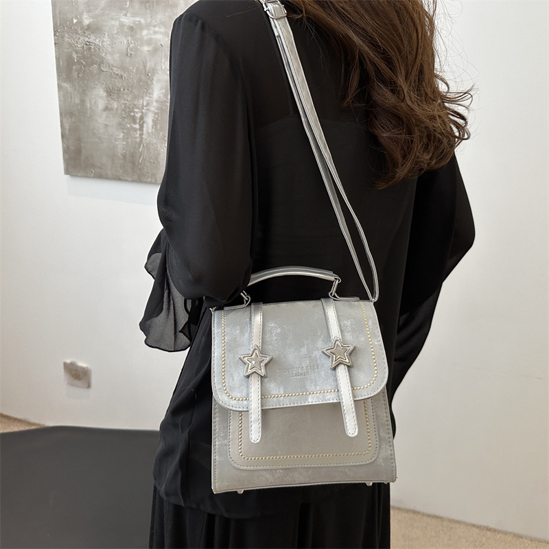 Mochila pequeña 2024 nuevo estilo de diseño de moda nicho de viaje bolsas escolares ligeras para mujeres ins para salir mochila pequeña