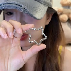 ブロークンシルバー五芒星誇張幾何学中空イヤリングヨーロッパとアメリカのインスタイルシンプルな気質イヤリング痩身イヤリング