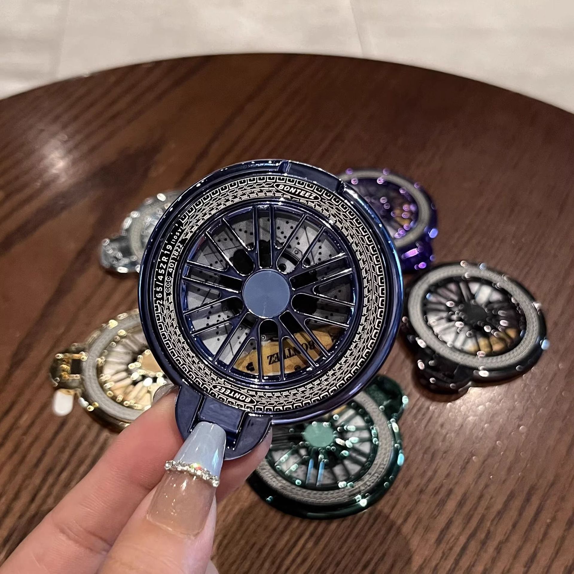 Soporte giratorio para teléfono con giroscopio adhesivo adhesivo adhesivo trasero de descompresión adhesivo adhesivo en la parte posterior de la carcasa del teléfono adhesivo potente hebilla de plástico