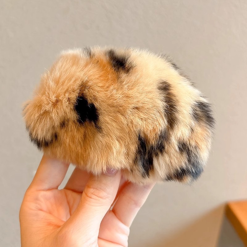 Otoño y invierno peluche niños lindos pinzas de cabello de perro de mango 2024 nuevas niñas frentes frentes BB clip clip clip clip de cabello rotos