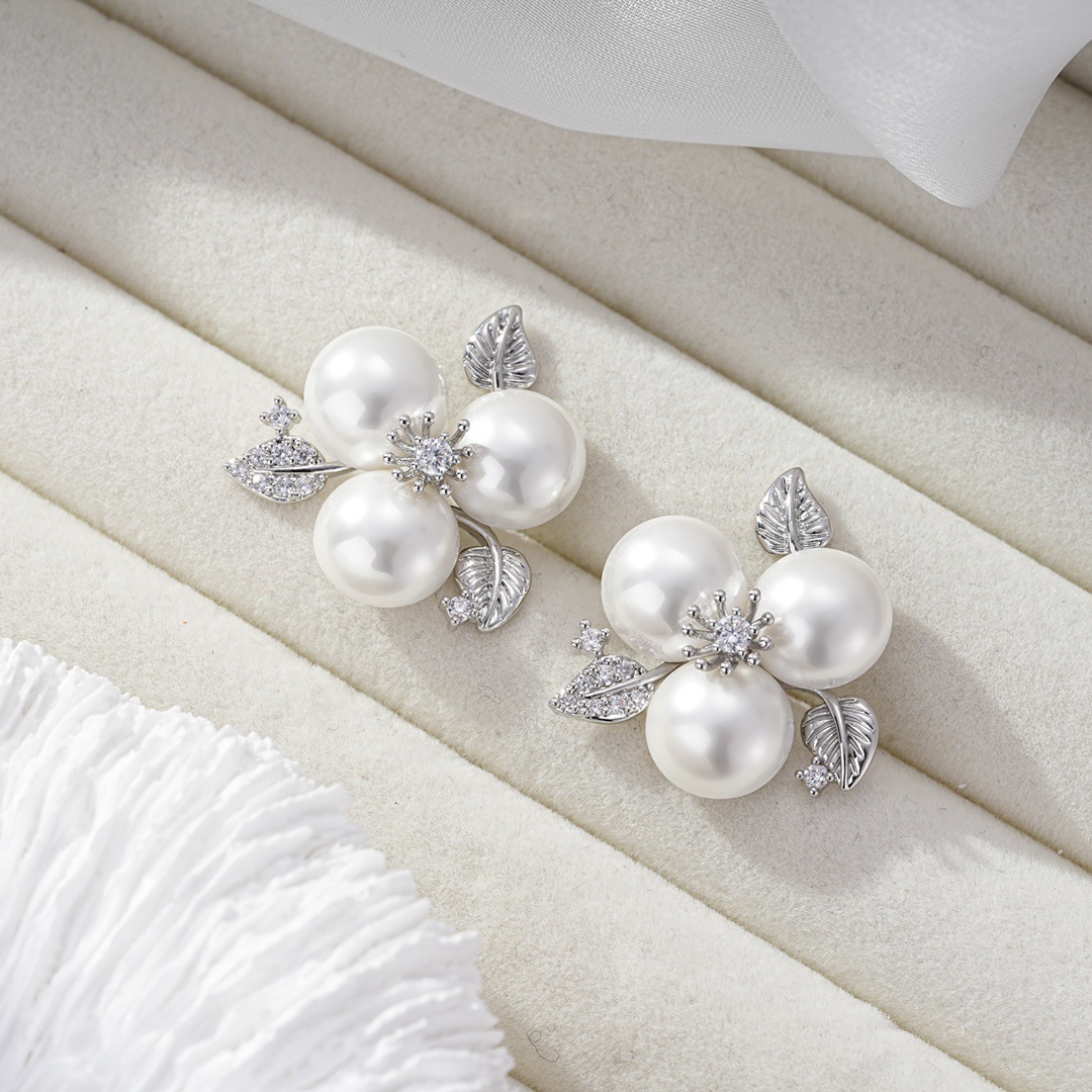 fashionable elegant earrings pearl with zircon