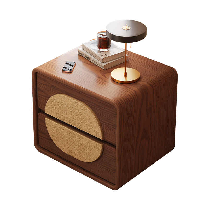 Alta mesa de cabezal de cama de madera maciza tela de caña retro 2025 diseño explosivo sensación de gabinete de almacenamiento de estilo francés cabinet de cama de aire de crema