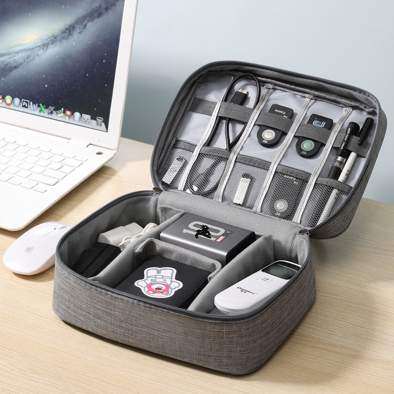 Capacious organizer bag