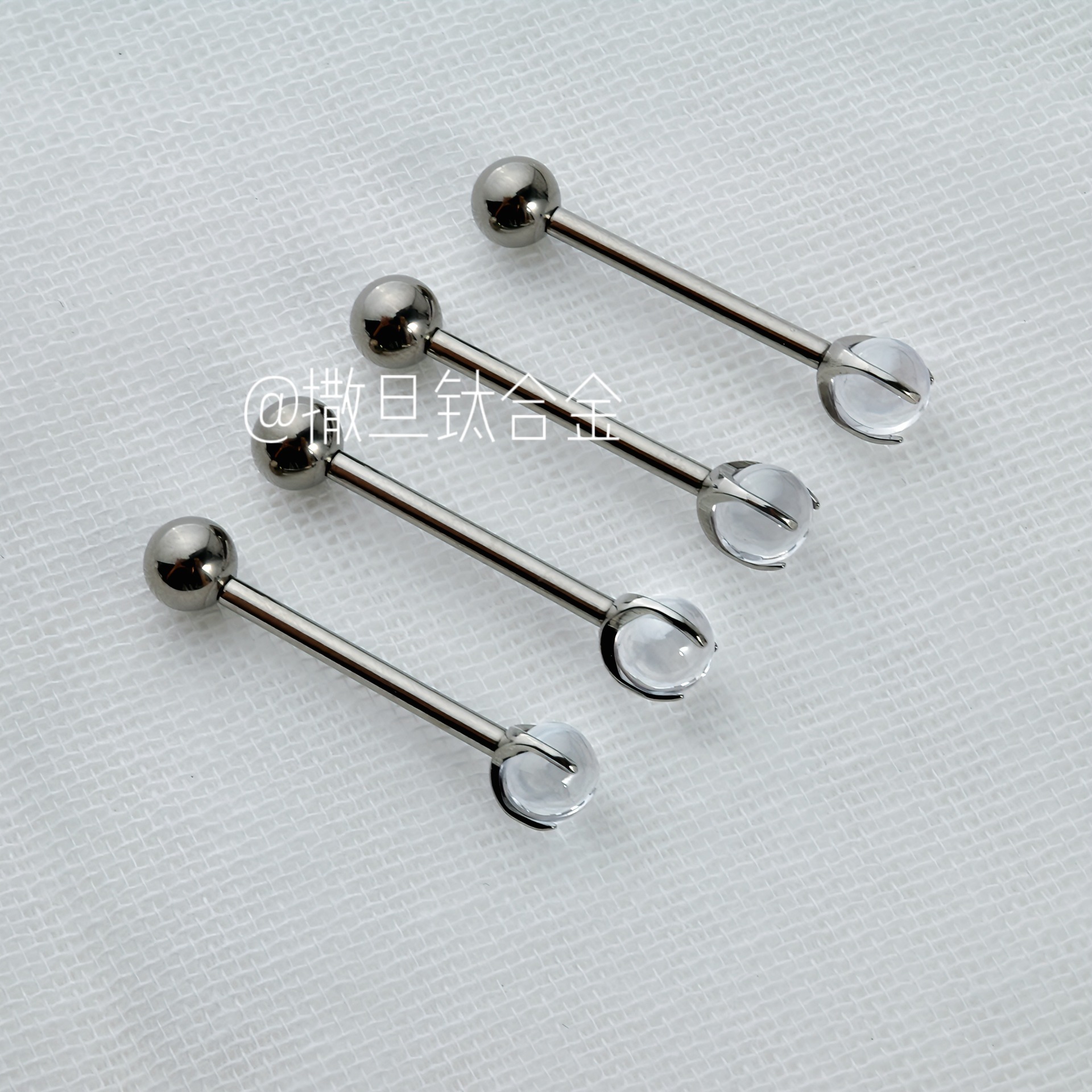 16G labret stud size and finish detail