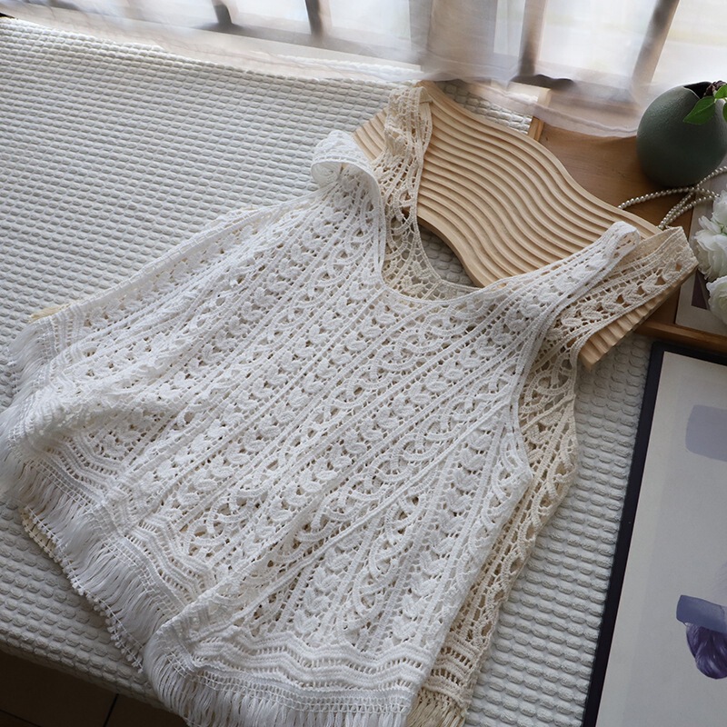 Beach Vacation Style Knitted Hollow-Out Crochet V-Neck Tassel-Trimmed Camisole for Women, Summer 2025, Slimming and Age-Reducing Top Beach Vacation Style Knitted Hollow-Out Crochet V-Neck Tassel-Trimmed Camisole for Women, Summer 2025, Slimming and Age-Reducing Top