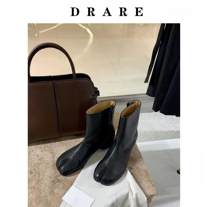 Black Soft Leather Split-Toe Boots for Women, Autumn and Winter Niche Designer Pig's Hoof Short Boots, Chunky Heel Split-Toe Chelsea Boots Black Soft Leather Split-Toe Boots for Women, Autumn and Winter Niche Designer Pig's Hoof Short Boots, Chunky Heel Split-Toe Chelsea Boots