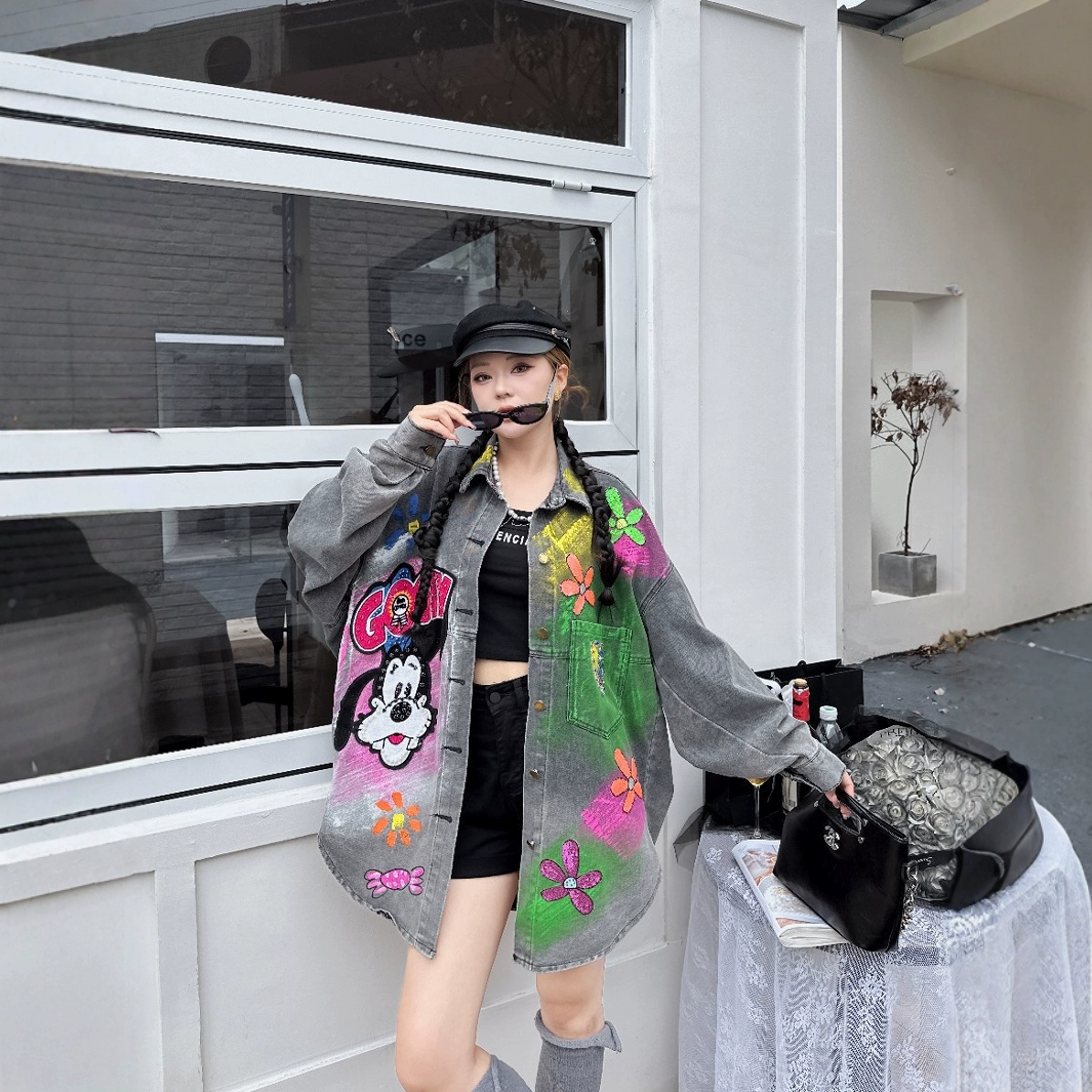 Европейский прилив 2024 новый граффити мультяшный гвоздь с логотипом джинсовая куртка женская свободная рубашка средней и длинной рубашки