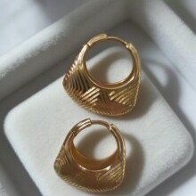ŷ��ʱ�н���˫ɫ��֯�ƶ������Ÿ߼��м�Լ�ٴ��ﶬ���ʿ����Ů
