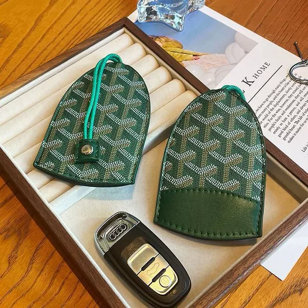 Stylish and convenient car key case, pull-out multifunctional universal key case, unisex remote control key storage bag