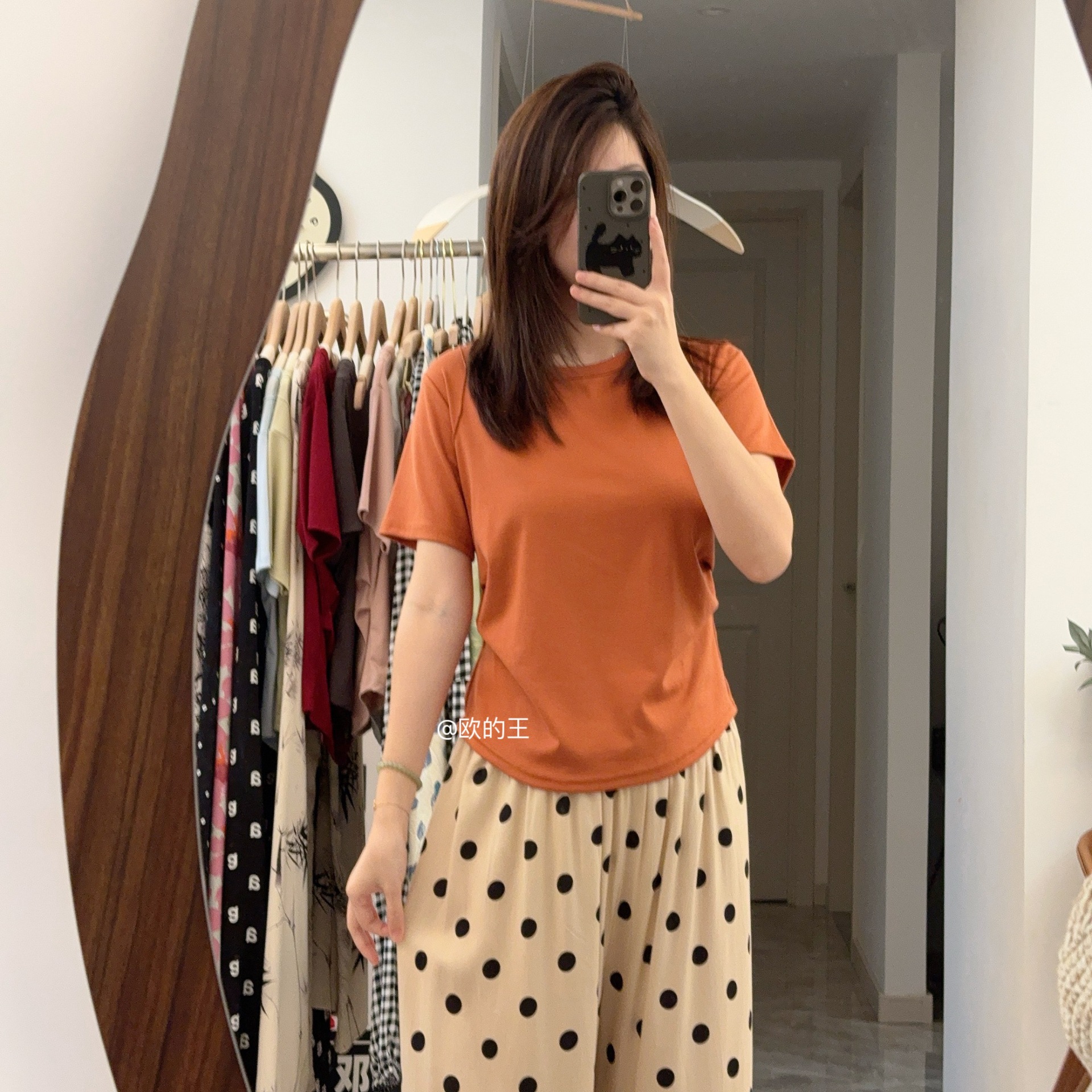 [93% Lycell Tence] Hermoso hombro, cintura pequeña, hombro recto, camiseta de color sólido, delgado, simple, casual y versátil