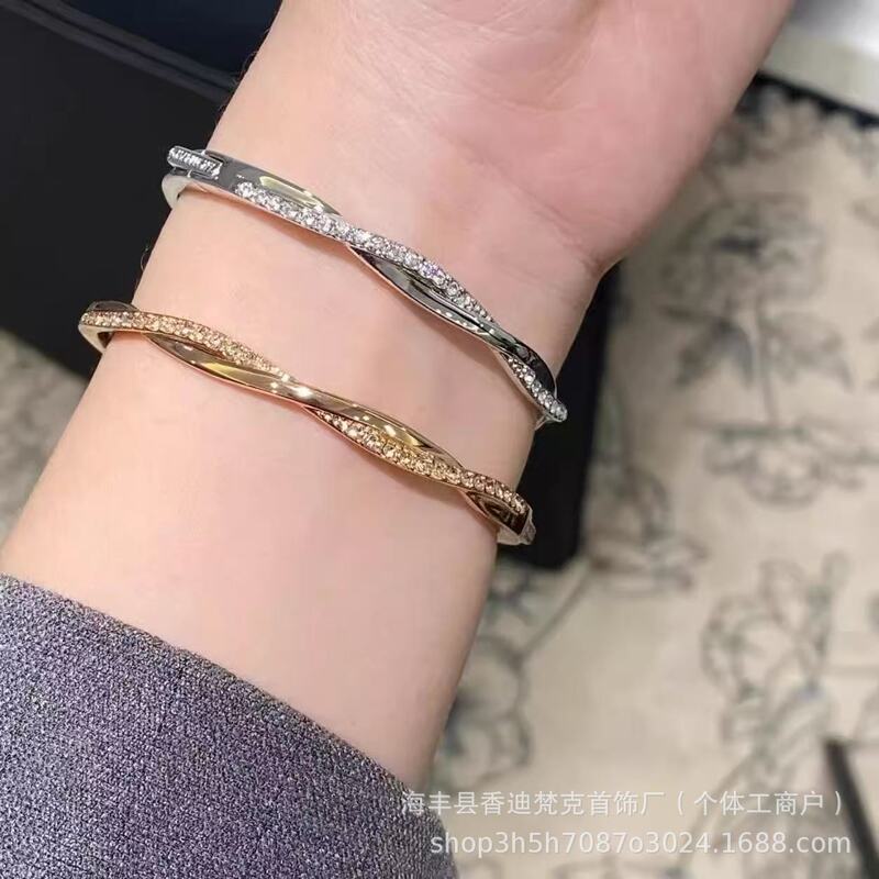 Gvc Ji's High-End Version of the Möbius Bracelet, Accessible Luxury, High-End, Cross-Spiral Wave Popular Bracelet Gvc Ji's High-End Version of the Möbius Bracelet, Accessible Luxury, High-End, Cross-Spiral Wave Popular Bracelet