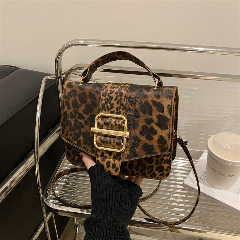 2024 invierno estampado leopardo nueva moda retro brazaletes de hombro pequeño bolso de mujer letras hardware simple