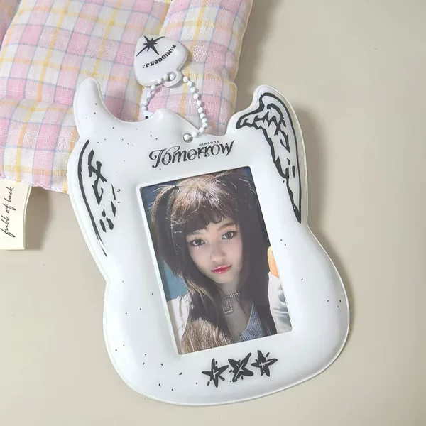 Wholesale supply of Korean entertainment TXT guitar love bean small card storage protective case, the display pendant card holder card holder