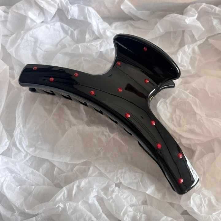 검은색 물방울 무늬