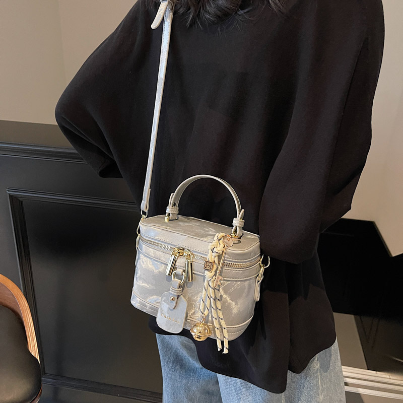 Este año, la popularidad de la bolsa de mano para mujeres 2025, nueva bolsa de hombro de tendencia universal, alta humedad, bolsa de cubo de moda