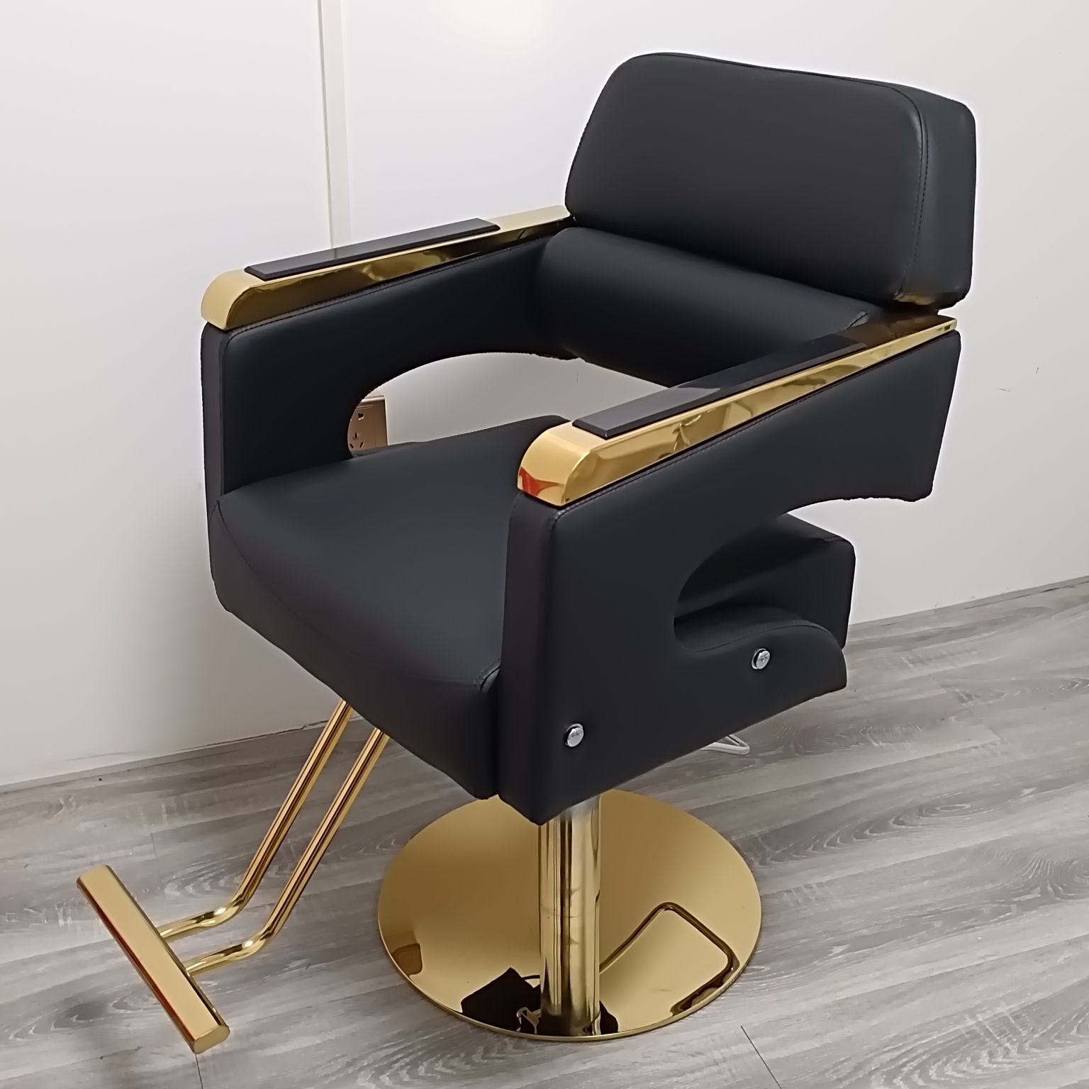 Fabricante silla de peluquería silla de afeitado elevación giratoria silla de rojo teñido silla de corte de pelo salón de peluquería mayorista