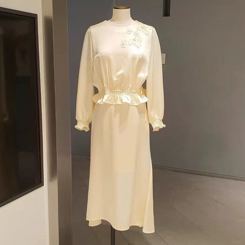 Pearlescent Waist-Cinching Set with Three-Dimensional Floral Embroidery + Ruffled High-Waisted A-Line Skirt, Elegant and Luxurious, Super Slimming Pearlescent Waist-Cinching Set with Three-Dimensional Floral Embroidery + Ruffled High-Waisted A-Line Skirt, Elegant and Luxurious, Super Slimming