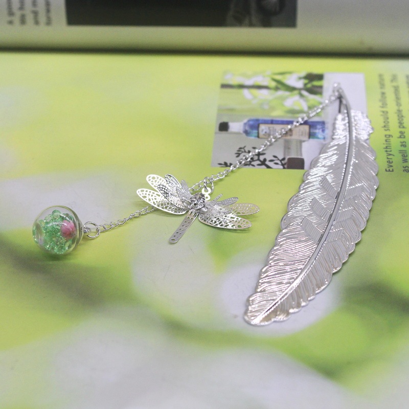 실버 깃털 + 잠자리 + 형광 녹색 다이아몬드 홍화