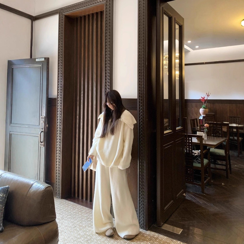 Winter Maternity Wear 2025 New Slimming Look Navy Collar Sweater Top + Wide Leg Pants Fashionable Maternity Suit Winter Maternity Wear 2025 New Slimming Look Navy Collar Sweater Top + Wide Leg Pants Fashionable Maternity Suit