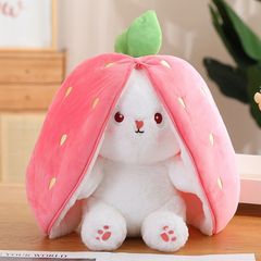 イチゴウサギ人形が小さなウサギのぬいぐるみ人形に変身 にんじん 誕生日プレゼント バレンタインデー枕