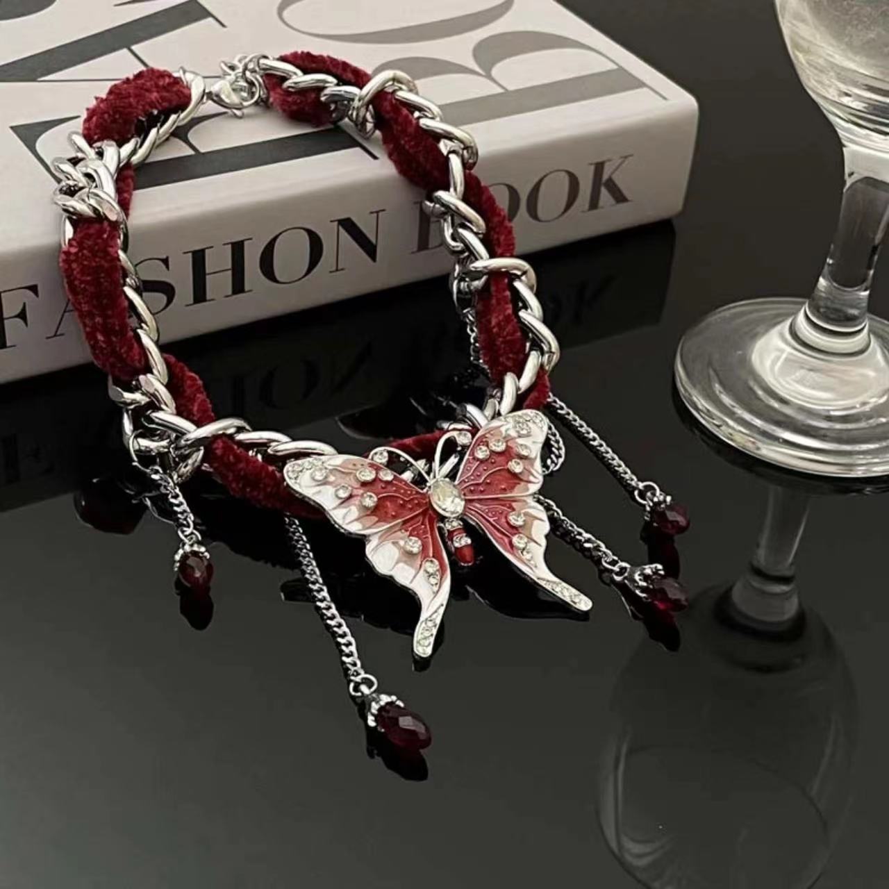 Sucré Style Cool Papillon Perle D'Imitation Alliage Peluche Émail Incruster Diamant Artificiel Femmes Collier display picture 2