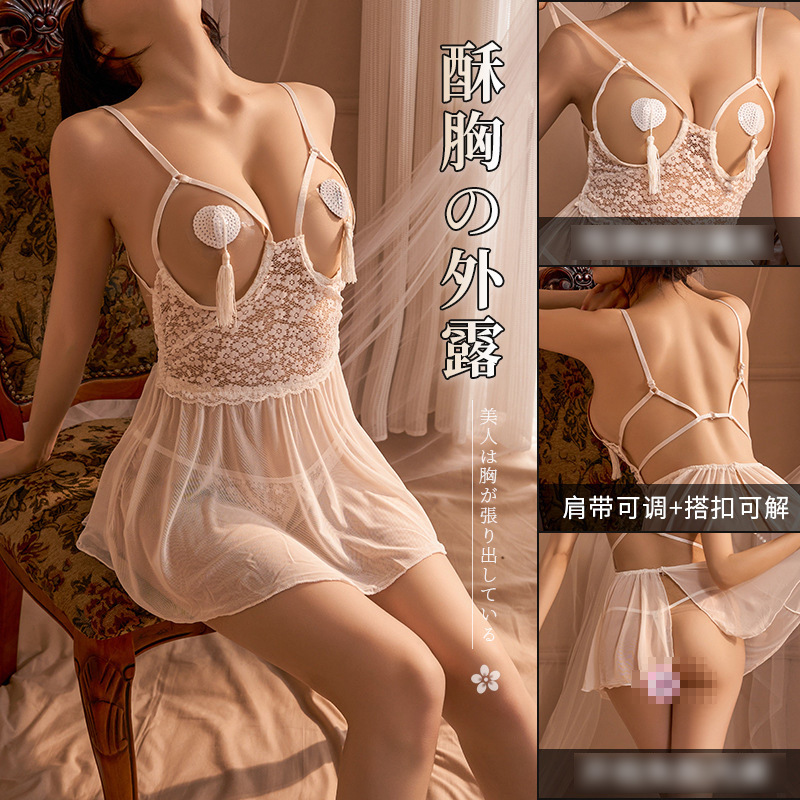 Sexual interesante ropa interior lechada en la cama sin desnudos provocando la tentación de abrir el archivo de sangre gota de acero reúnen pasión pijamas