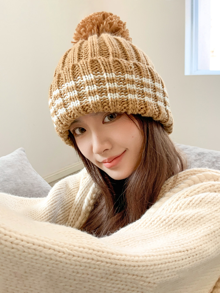 Women's Basic Solid Color Eaveless Wool Cap display picture 4