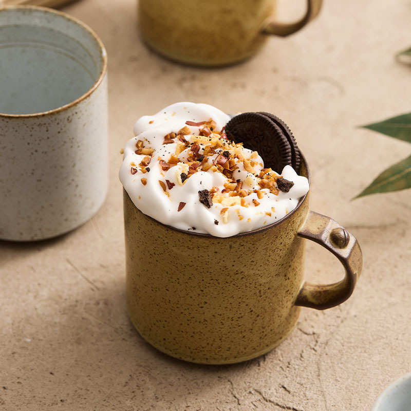 Taza de remaches de cambio de horno Taza de café nórdico simple y personalizada Taza de alto valor Taza de cerámica para oficina