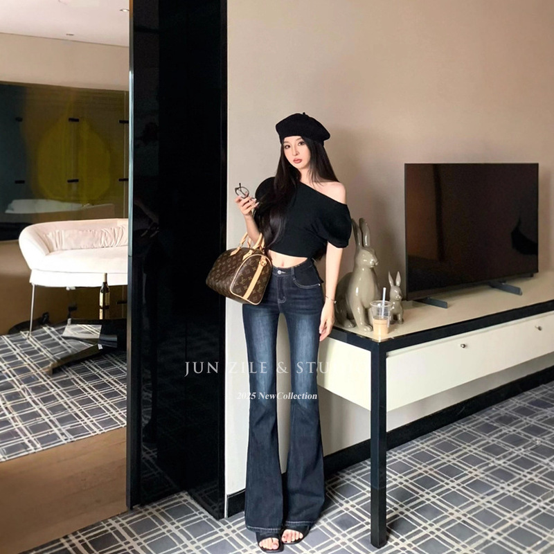 Short-Sleeved T-Shirt for Women, Spring New Design, Stylish and Sexy, Waist-Cinching, Slimming, Knitted, Short, Off-Shoulder Top