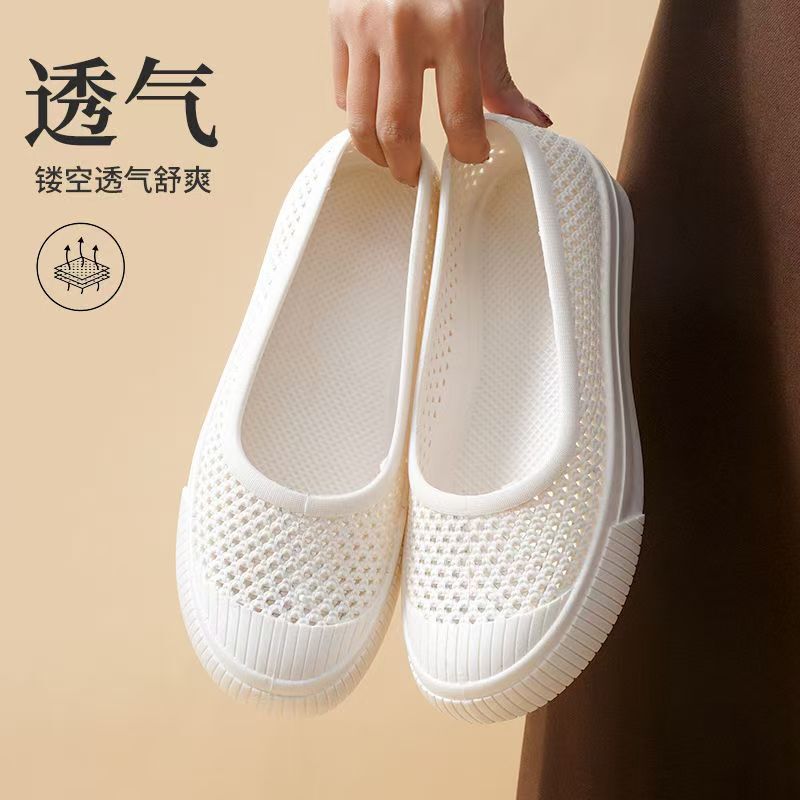 Cross-border summer soft bottom comfortable middle-aged and elderly mother plastic sandals Baotou breathable waterproof hollow hole shoes wholesale