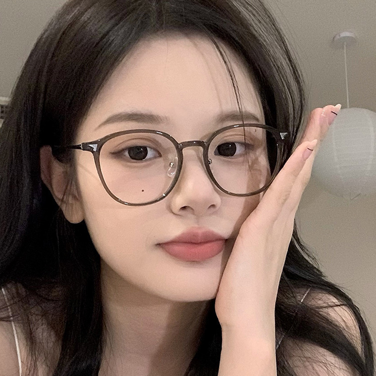 2025超轻眼镜框女款可配有度数近视镜片防蓝光素颜冷茶色眼睛镜架
