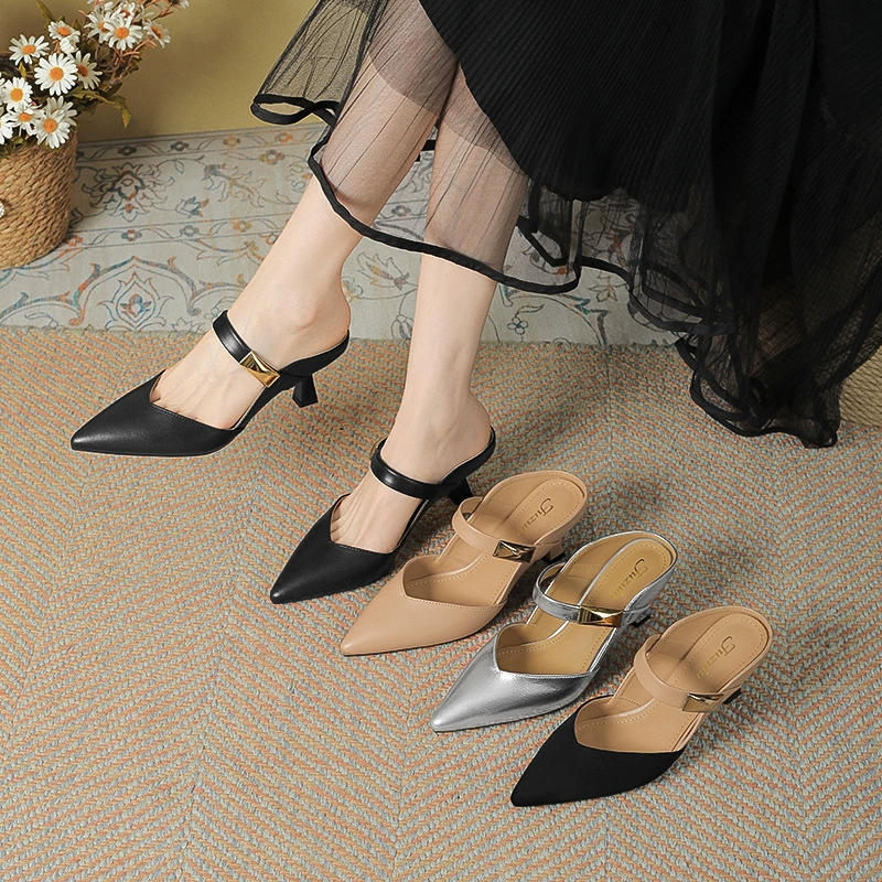 Французские булочки с половиной тапочек женские каблуки 2025 лето новый элегантный темперамент носить заостренные сандалии на высоком каблуке