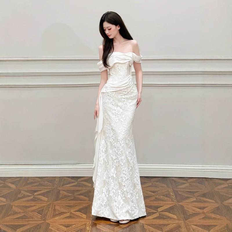 French-Style Light Wedding Dress, Simple White High-End Light Luxury Bridal Engagement Gown, Mermaid Lace Satin Welcome Veil