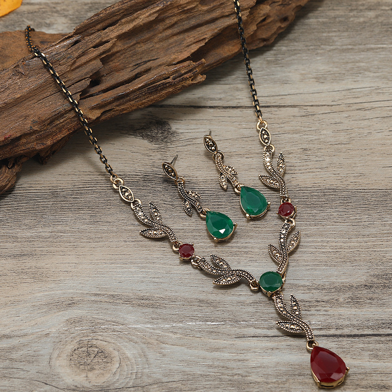 Fashionable retro pendant drop-shaped