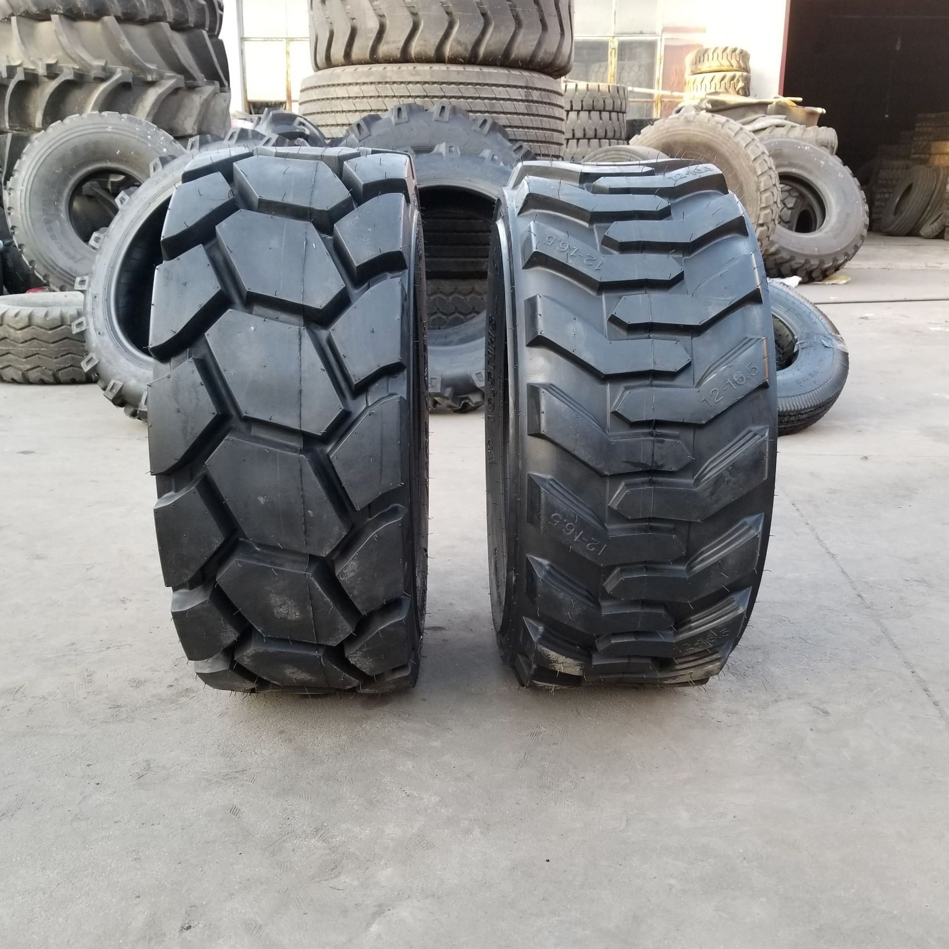 12-16.5 10R16.5 10-16.5滑移式装载机挖掘机R-4花纹工程机械轮胎